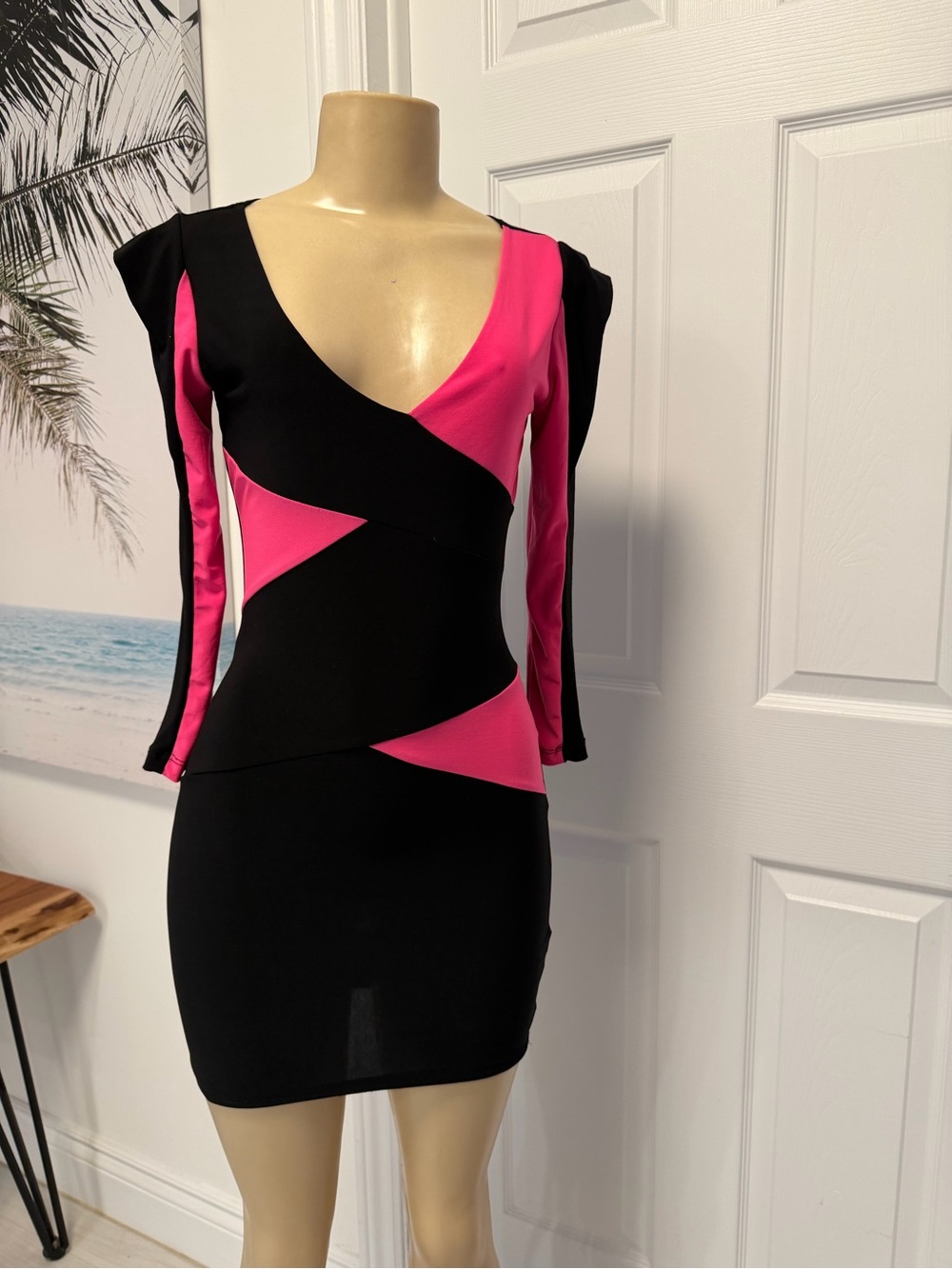 Black & Hot Pink V-Neck Colorblock Bodycon Dress